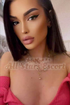 Close up selfie of a beautiful young dark haired Italian girl